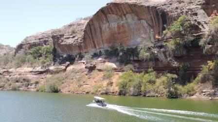 PASSEIO DE LANCHA NO PARAÍSO DO TALHADO CÂNION EM XINGÓ