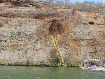 NINCHO COM A IMAGEM DE SÃO FRANCISCO DE ASSIS NO CÂNION EM XINGÓ