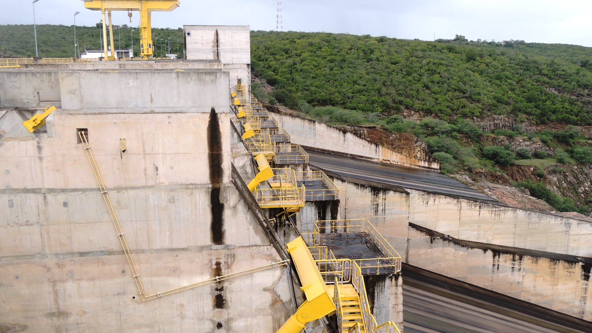 VERTEDOUROS DA USINA DE XINGÓ